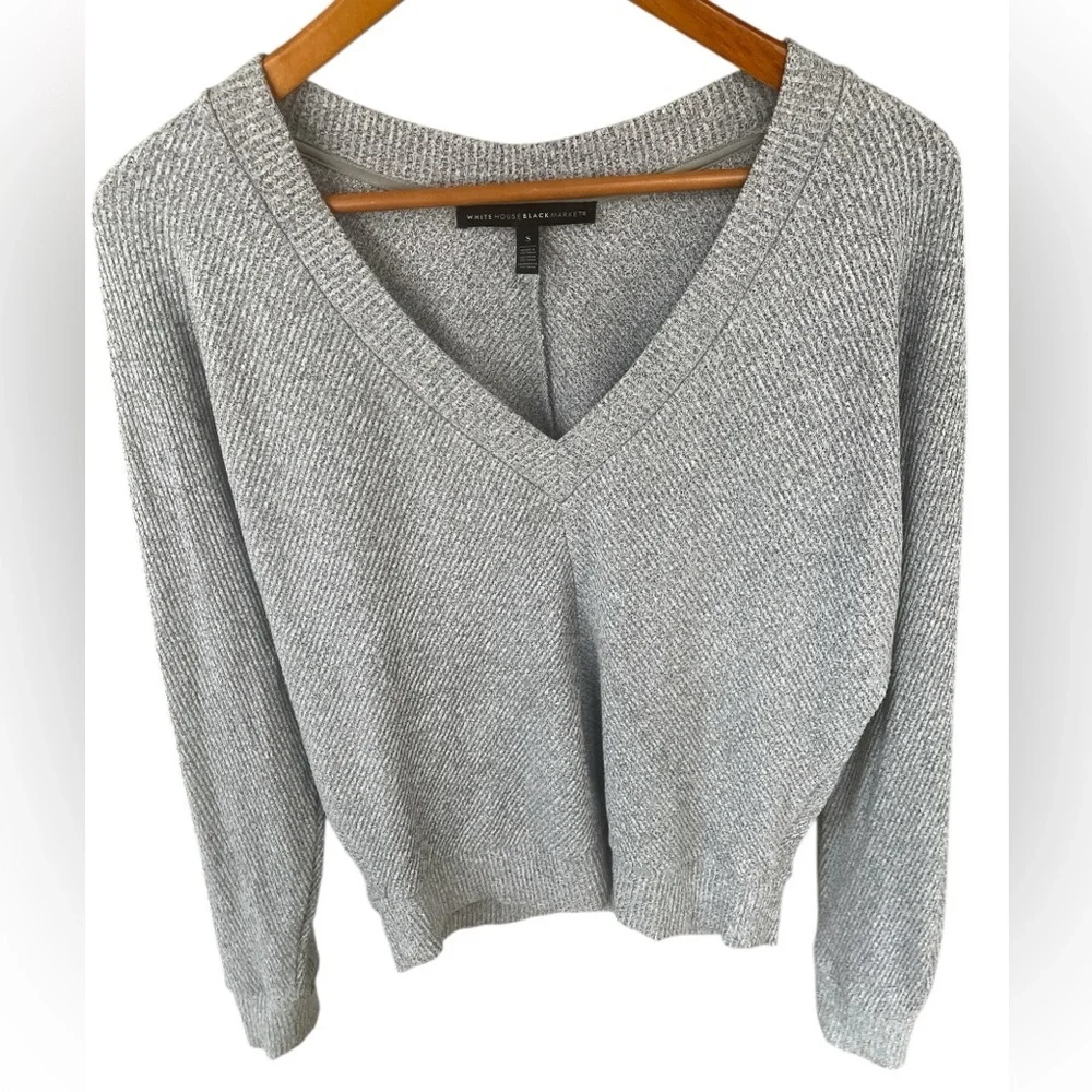 White House Black Market Gray V-Neck Knit Sweater Small Soft Textured Pullover
